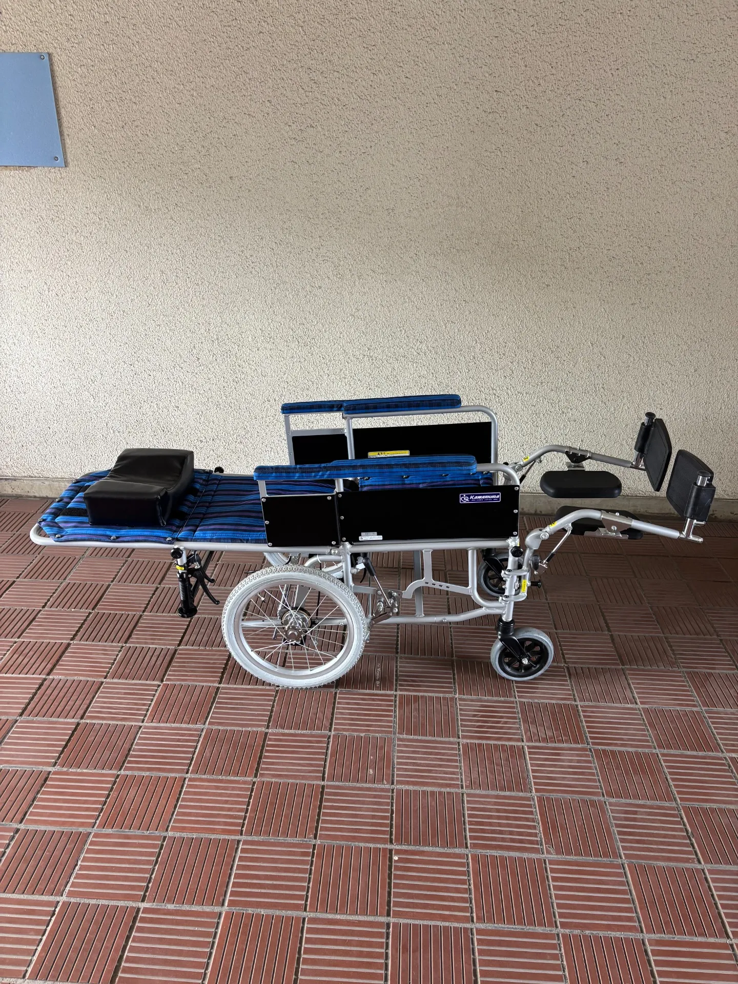 リクライニング車椅子